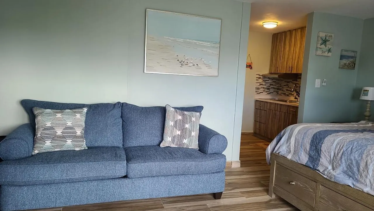 Beachfront Serenity: Remodeled Condo with City Views San Juan