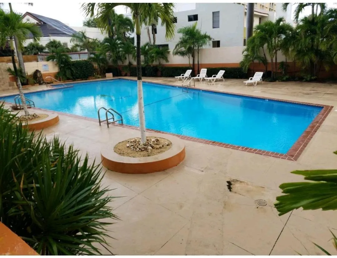 Beachfront Serenity: Remodeled Condo with City Views San Juan Apartment
