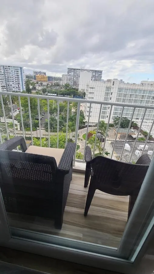Beachfront Serenity: Remodeled Condo with City Views San Juan Apartment